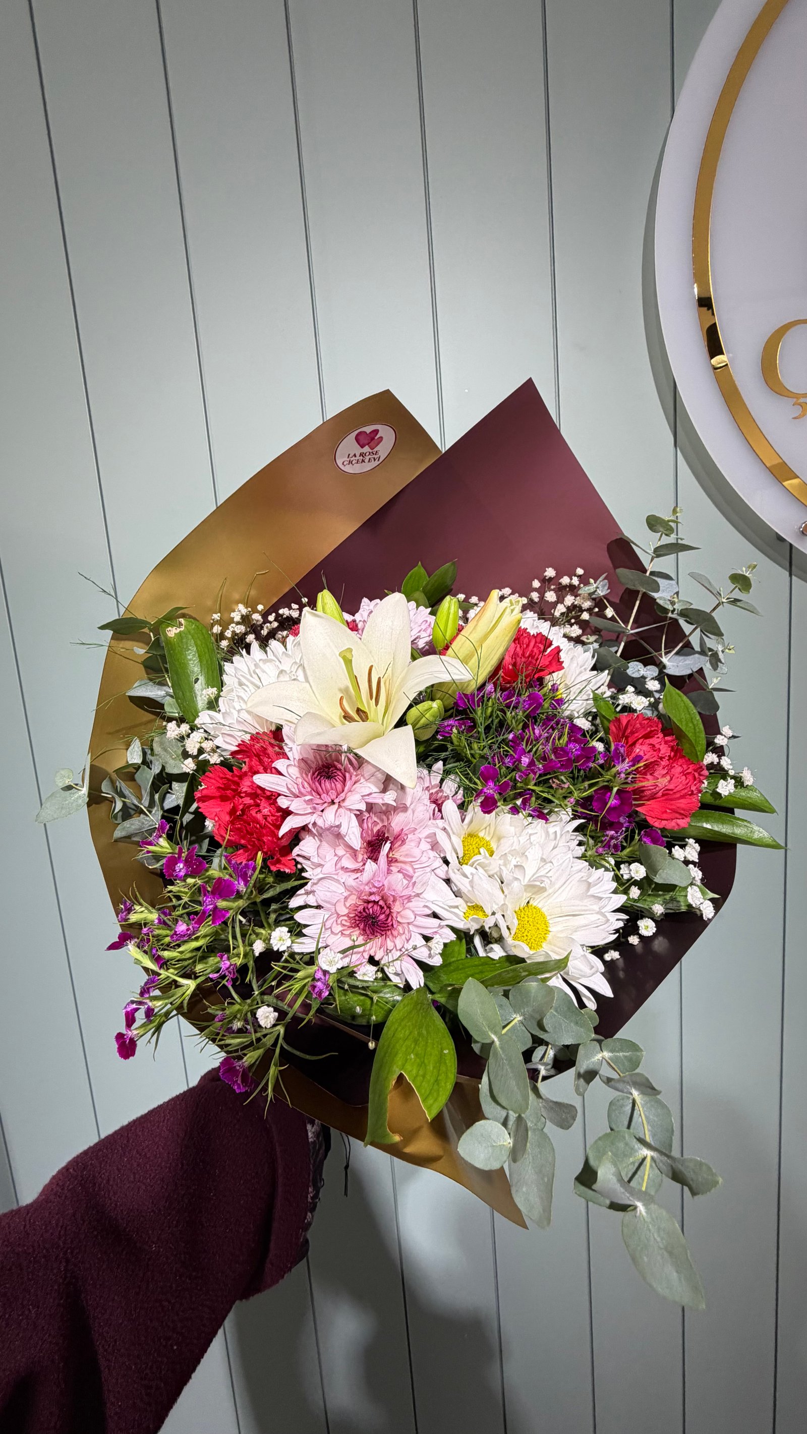 Lilyumlu mevsim çiçekleri 